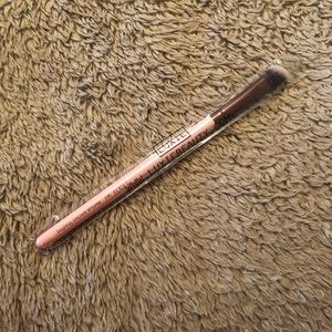 Luxie Beauty #207 medium angled shading brush